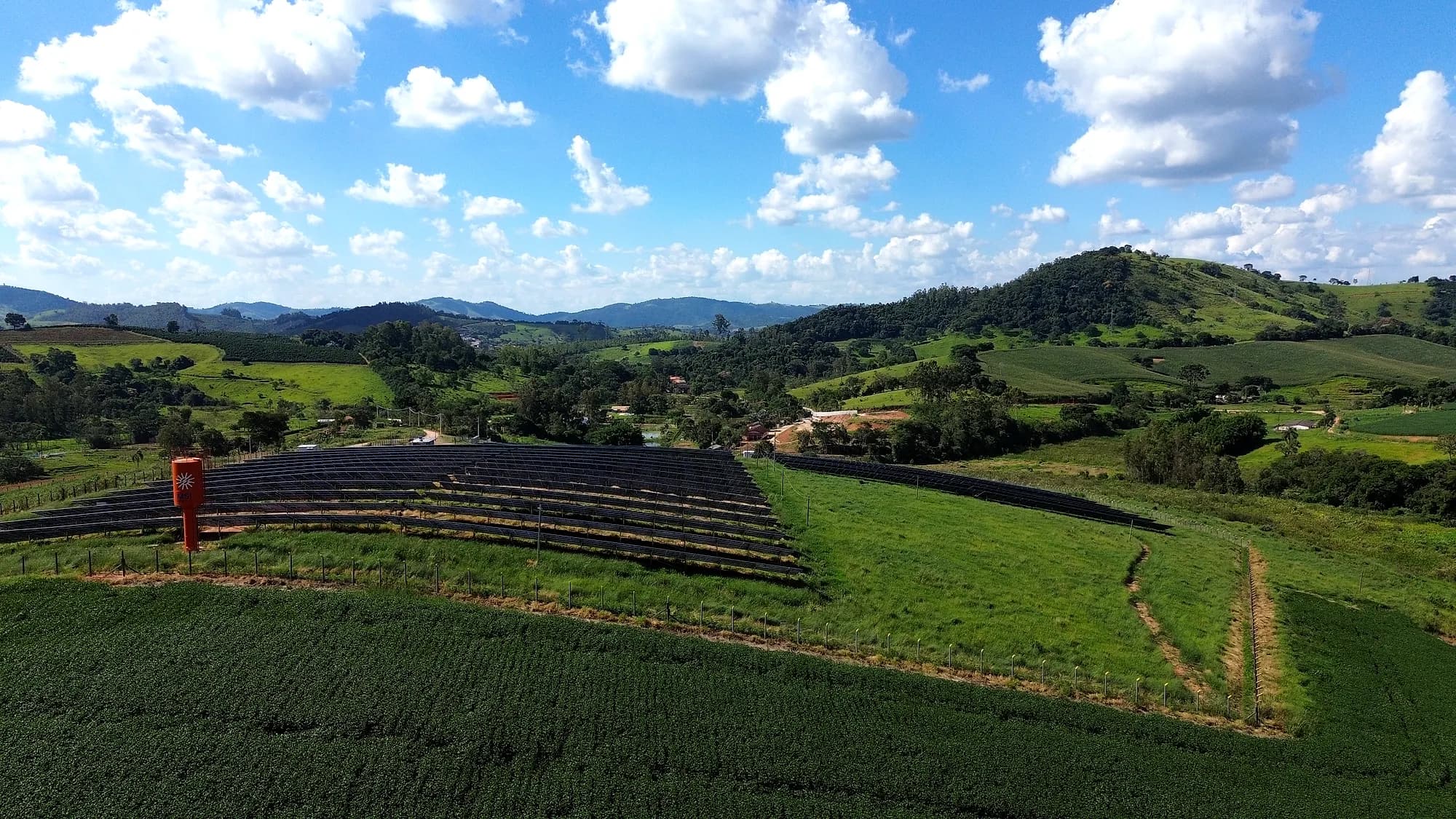 Painéis da UFV Monte Sião na encosta