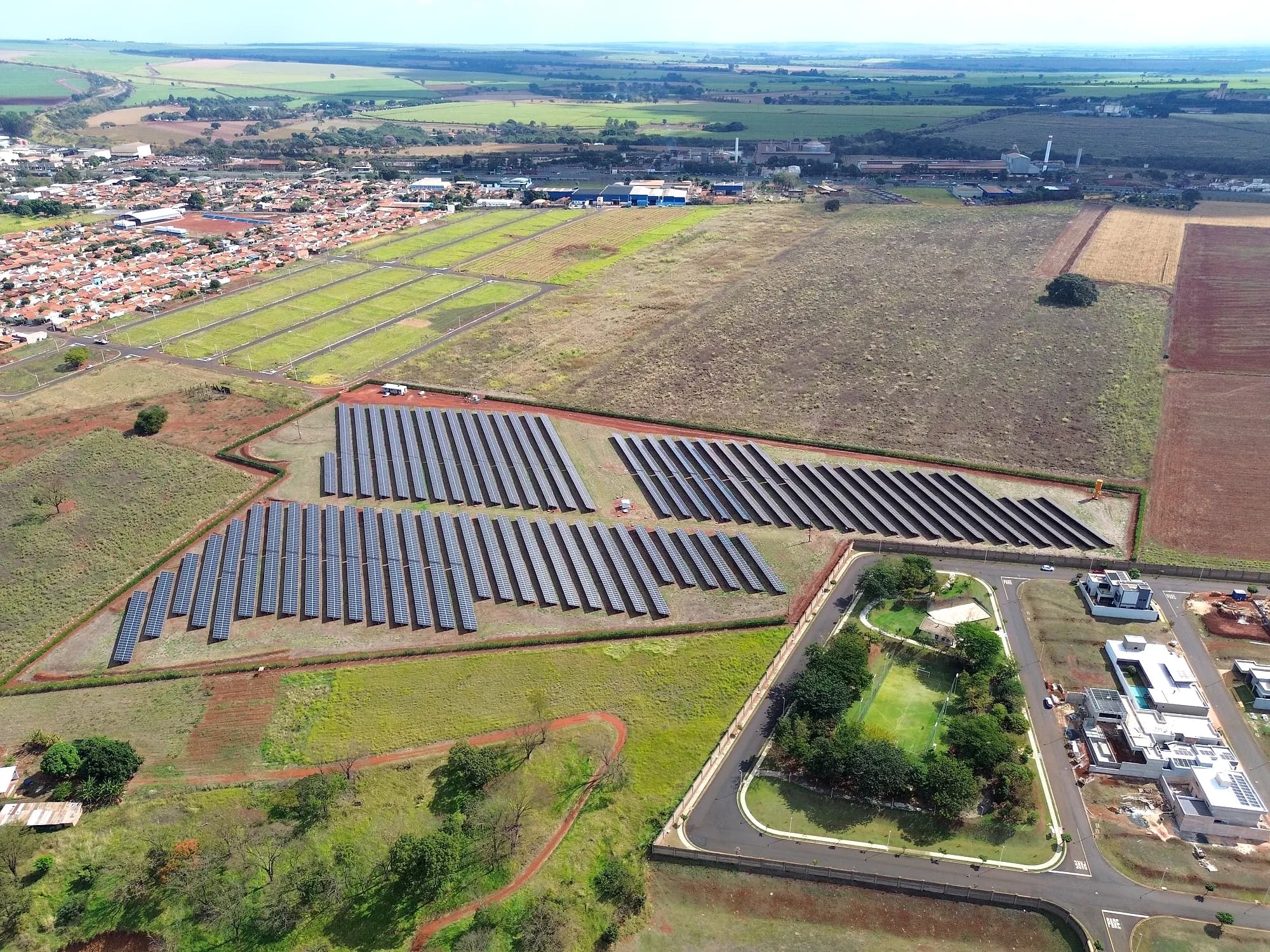 UFV São Joaquim da Barra vista do alto, ao lado da área urbana
