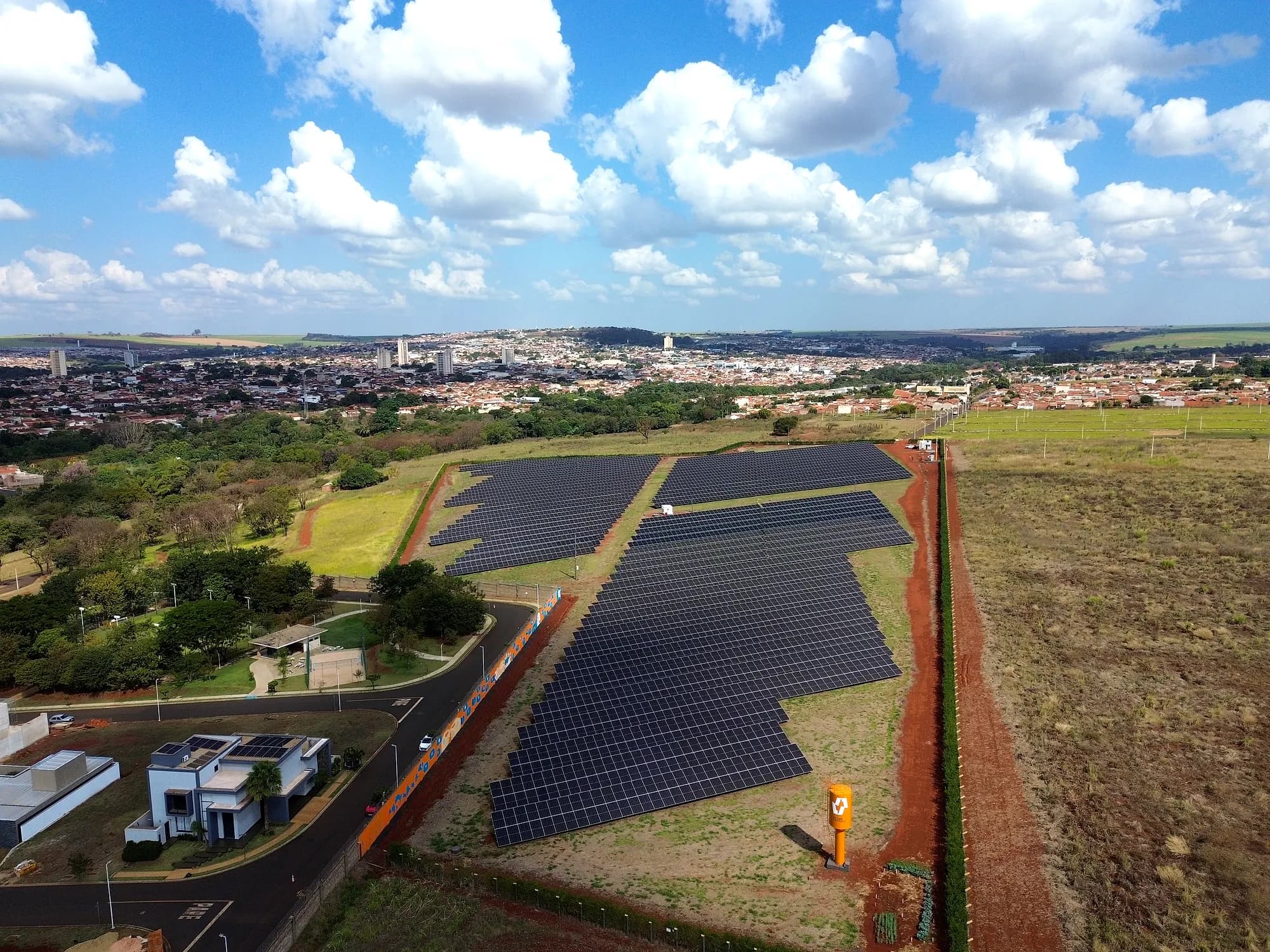 UFV São Joaquim da Barra com a cidade no horizonte