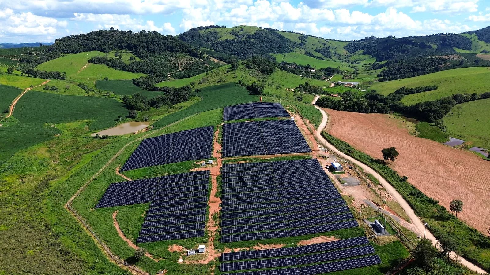 Usina solar vista do alto